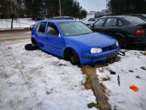 Bėdos dėl be priežiūros paliktų automobilių