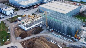 MS Motorservice International statys naują ir šiuolaikišką aukštųjų sandėlių saugyklą savo gamykloje Neuenstadte