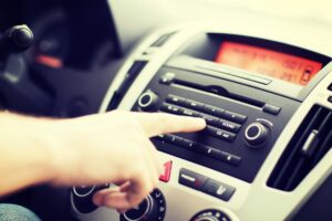 Automobilių radijo kodai – kur jų ieškoti?