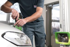 Bosch Car Service užmezga įdomų bendradarbiavimą. Klientai mokės specialia kortele.