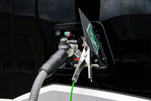 Japonai nori alternatyvos elektriniams ir vandeniliniams automobiliams. Jie sukūrė specialų variklį.