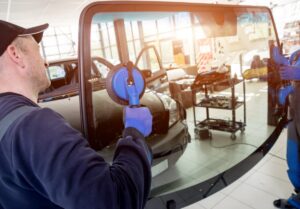 Automobilių stiklų gamyboje prasideda revoliucija. [Interviu]