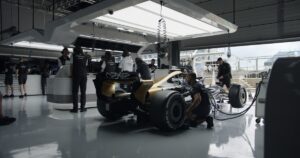 Brembo pagrindinėje rolėje – nuo lenktynių trasos į kino ekranus Italų stabdžių gigantas tapo filmo “F1® The Movie” su Brad Pitt partneriu
