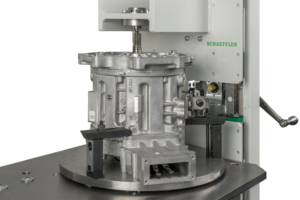 „Schaeffler” pristatė specializuotą įrankį. Jis leidžia remontuoti elektros variklius.