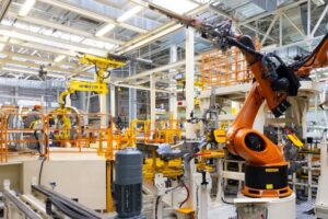 Juodi debesys virš automobilių pramonės. Ko tikisi automobilinių dalių gamintojai?