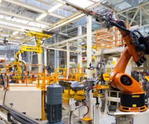 Juodi debesys virš automobilių pramonės. Ko tikisi automobilinių dalių gamintojai?