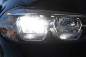 10 euro už saugumą naktiniame eisme: kas negerai su pigiais LED retrofit žibintais