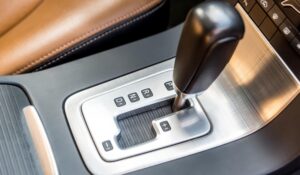 „Visą gyvenimą trunkantis alyva” — brangiausias mitas automatinių pavarų dėžių istorijoje